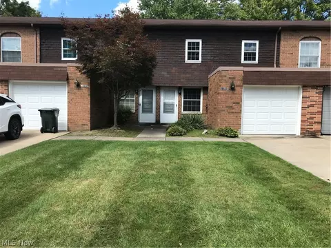 13956 Oakbrook Dr #3956, North Royalton, OH 44133