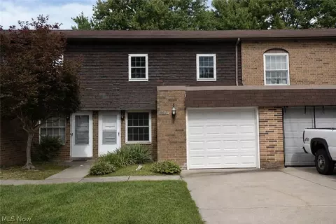 13956 Oakbrook Dr #3956, North Royalton, OH 44133