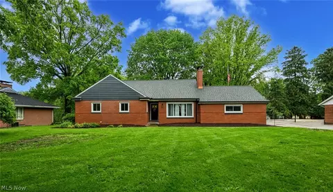 3021 Fulton Dr NW, Canton, OH 44718