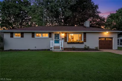 1207 Clinton Ave SE, North Canton, OH 44720