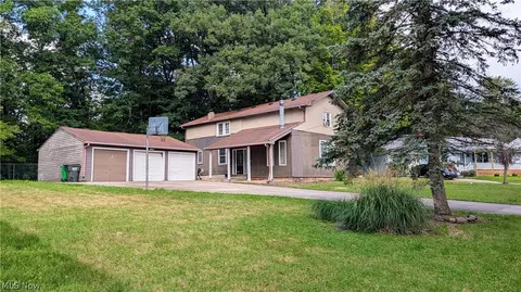 197 Forest Dr, Bedford, OH 44146