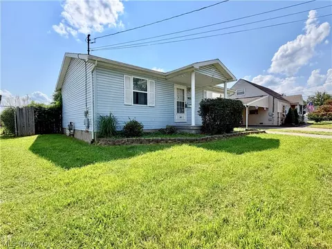 902 19th St, Vienna, WV 26105