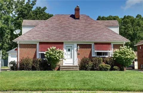 21870 Seabury Ave, Fairview Park, OH 44126