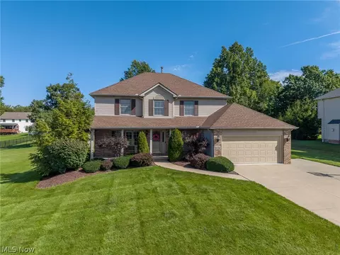 6656 Willow Lake Dr, North Royalton, OH 44133