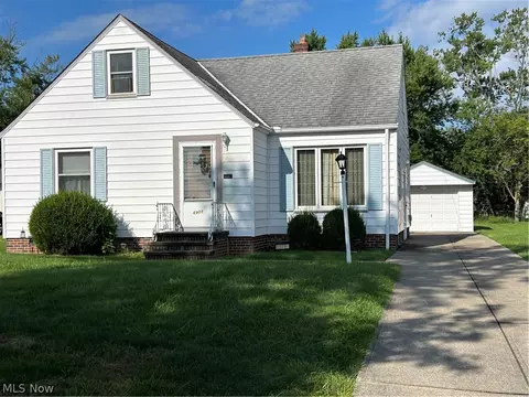 6908 Orchard Blvd, Parma Heights, OH 44130