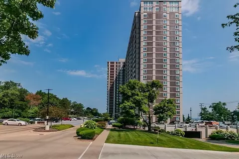 12900 Lake Ave #707, Lakewood, OH 44107