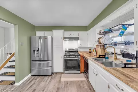 Kitchen - 596 Eric Dr, Akron, OH 44305 photo 1 of 2