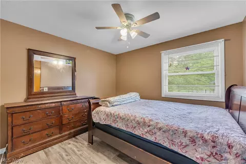 Bedroom - 596 Eric Dr, Akron, OH 44305 photo 3 of 7