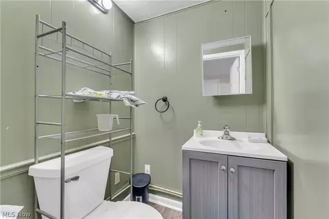 Bath - 596 Eric Dr, Akron, OH 44305 photo 1 of 3