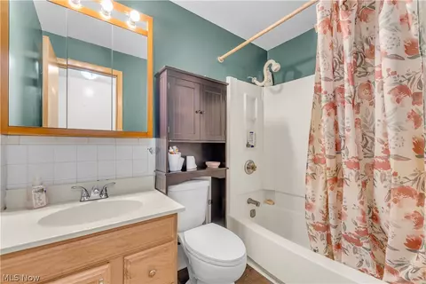 Bath - 596 Eric Dr, Akron, OH 44305 photo 3 of 3