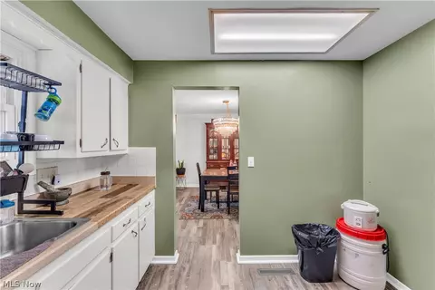 Entry Way - 596 Eric Dr, Akron, OH 44305 photo 1 of 2