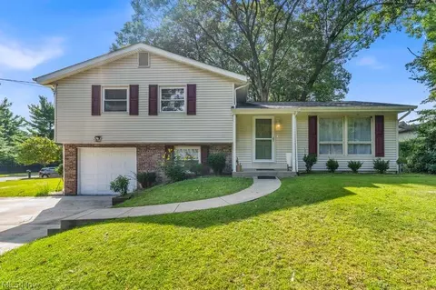 596 Eric Dr, Akron, OH 44305