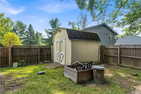 Exterior - 596 Eric Dr, Akron, OH 44305 photo 6 of 7