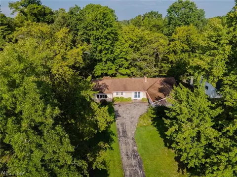 734 Kenwood Dr, Gates Mills, OH 44040