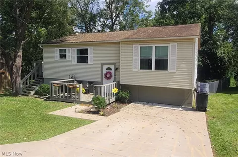 49 Colonel Phelps Dr, Parkersburg, WV 26104