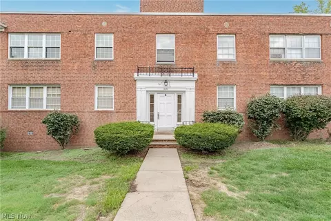3271 Warrensville Center Rd #8B, Shaker Heights, OH 44122