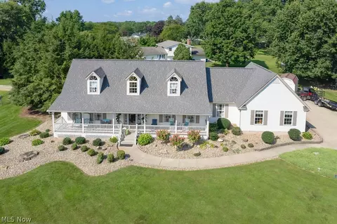 1067 Mohawk Trl SW, Hartville, OH 44632