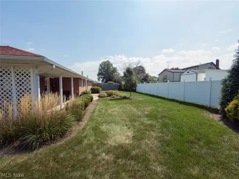 Exterior - 4514 8th St NW, Canton, OH 44708 photo 10 of 11