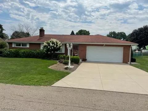 Exterior - 4514 8th St NW, Canton, OH 44708 photo 2 of 11