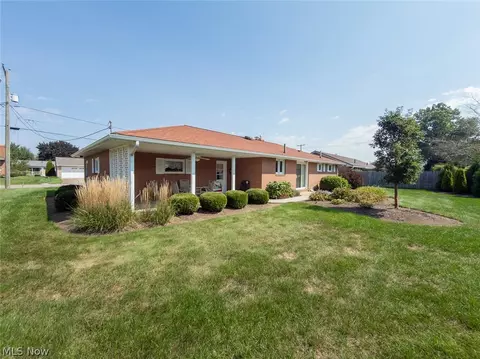 Exterior - 4514 8th St NW, Canton, OH 44708 photo 8 of 11