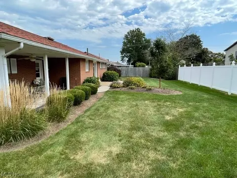 Exterior - 4514 8th St NW, Canton, OH 44708 photo 6 of 11
