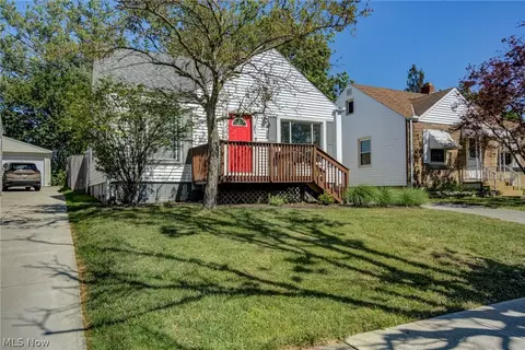 541 Helper Dr, Bedford, OH 44146