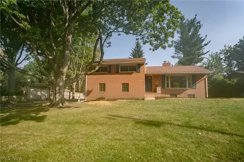 615 Summit St SE, North Canton, OH 44720