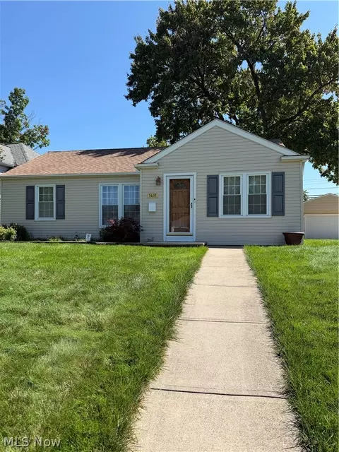 1411 Orchard Heights Dr, Mayfield Heights, OH 44124