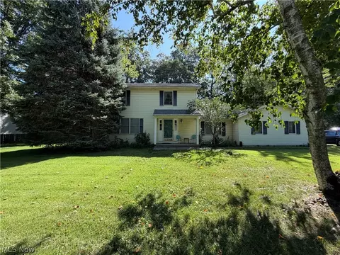 195 Fredericksburg Dr, Avon Lake, OH 44012