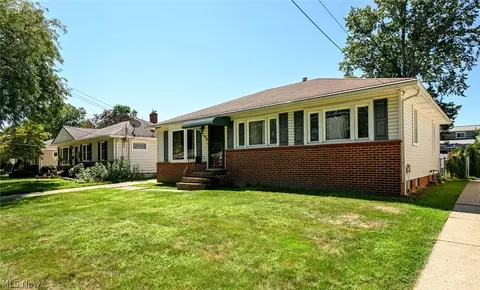 6290 Mandalay Dr, Parma Heights, OH 44130