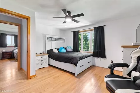 Bedroom - 4047 Steiner Rd, Creston, OH 44217 photo 3 of 3