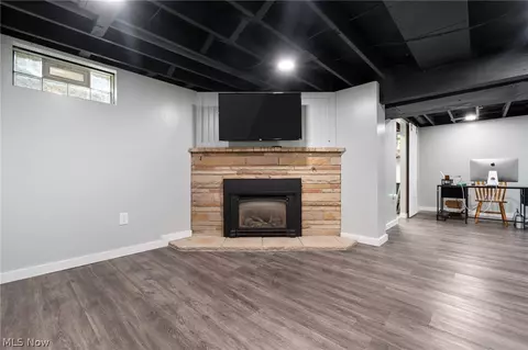 Living - 4047 Steiner Rd, Creston, OH 44217 photo 4 of 4