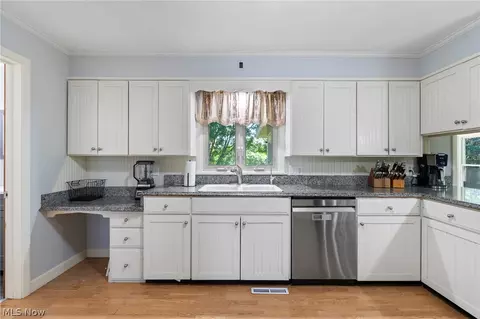 Kitchen - 4047 Steiner Rd, Creston, OH 44217 photo 3 of 4