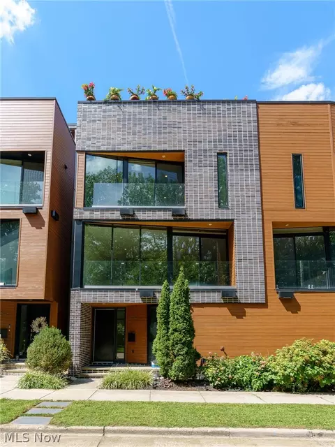 2136 W 17th St, Cleveland, OH 44113