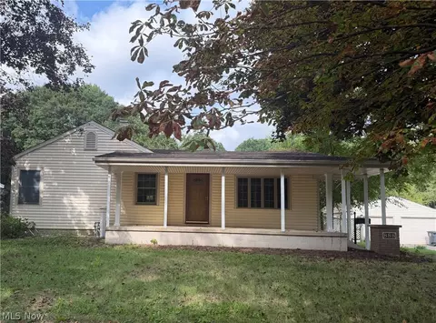 888 Danmead Ave, Akron, OH 44305