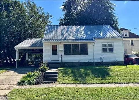 321 Elm St, Coshocton, OH 43812