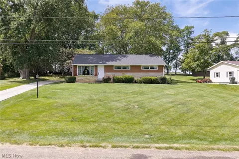 1375 Schrader Rd, North Lawrence, OH 44666