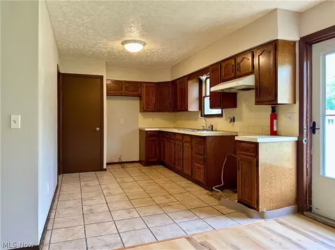 Kitchen - 4823 Dunsmore Ave, Ashtabula, OH 44004 photo 2 of 2