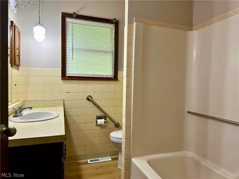 Bath - 4823 Dunsmore Ave, Ashtabula, OH 44004 photo 2 of 2