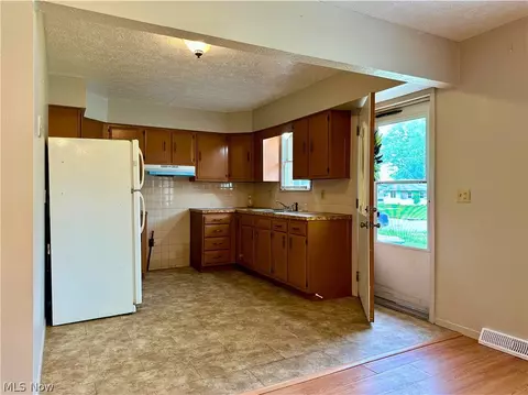 Kitchen - 4823 Dunsmore Ave, Ashtabula, OH 44004 photo 1 of 2