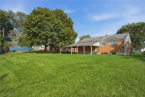 Exterior - 2425 Regentview St NE, Canton, OH 44705 photo 7 of 10