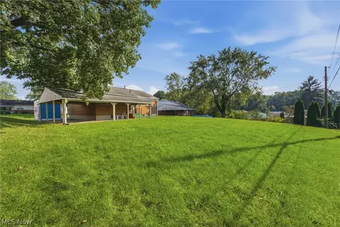 Exterior - 2425 Regentview St NE, Canton, OH 44705 photo 5 of 10