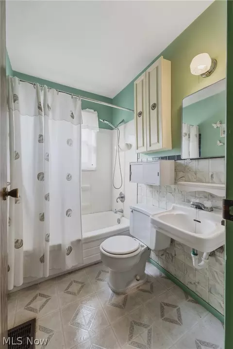 Bath - 2425 Regentview St NE, Canton, OH 44705 photo 2 of 2