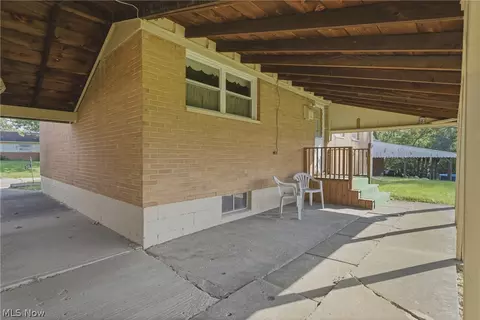 Exterior - 2425 Regentview St NE, Canton, OH 44705 photo 8 of 10