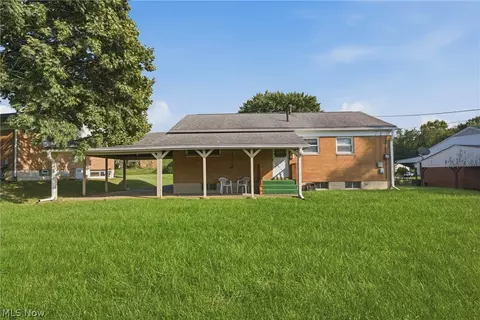 Exterior - 2425 Regentview St NE, Canton, OH 44705 photo 4 of 10