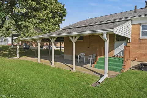 Exterior - 2425 Regentview St NE, Canton, OH 44705 photo 6 of 10