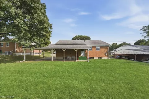 Exterior - 2425 Regentview St NE, Canton, OH 44705 photo 3 of 10
