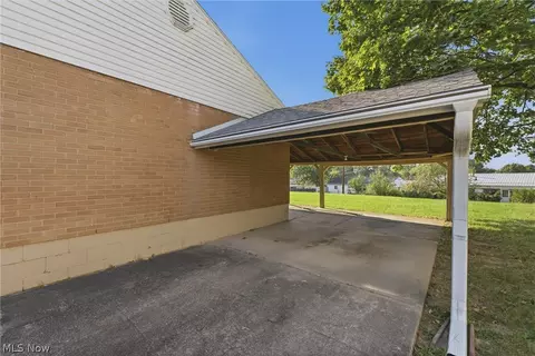 Exterior - 2425 Regentview St NE, Canton, OH 44705 photo 10 of 10