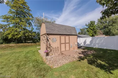 Exterior - 316 Crestview Dr, Elyria, OH 44035 photo 8 of 8