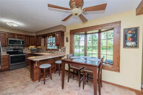Kitchen - 316 Crestview Dr, Elyria, OH 44035 photo 4 of 4